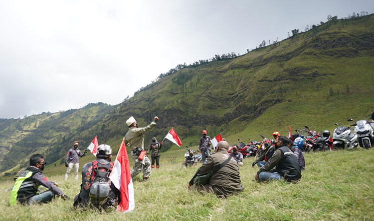 Komunitas Tapak Tilas Honda Bikers Day tiba di Bromo. (foto: ist)