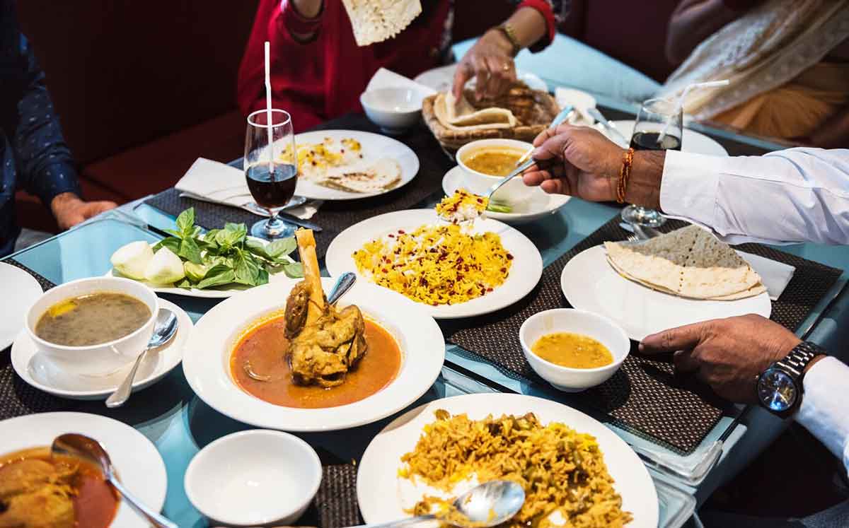 Waktu Berhenti Makan Sahur, Imsak atau Azan Subuh?