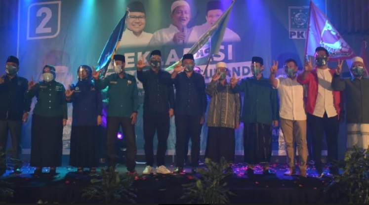 KOMPAK: Suasana deklarasi pemenangan Gus Muhdlor-Subandi di Hotel Aston Kahuripan, Jumat (25/9) malam. foto: istimewa