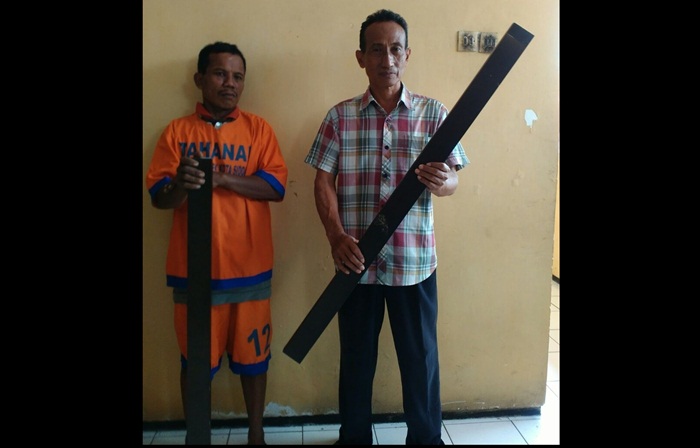 Residivis asal Desa Junwangi, Krian, Sidoarjo berikut barang curiannya.