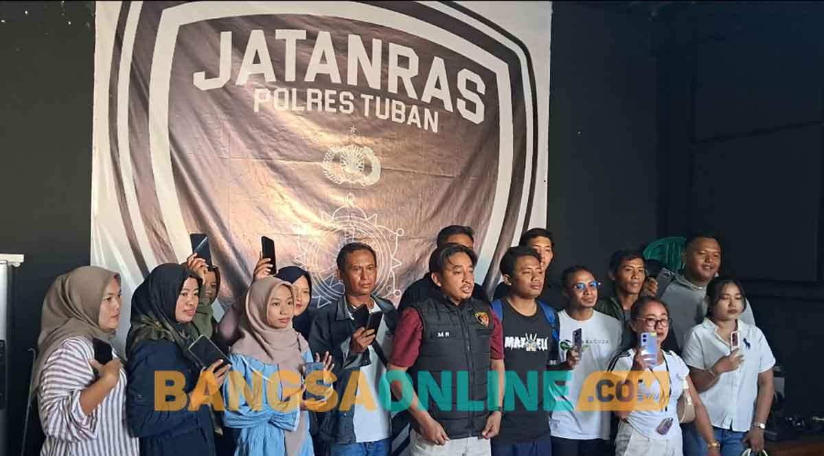 Polisi di Tuban Kembalikan 14 Ponsel Curian
