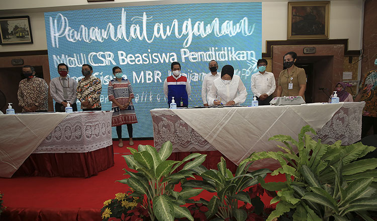 Penandatanganan MoU di lobi lantai 2 Balai Kota Surabaya, Senin (7/9/2020). (foto: ist).