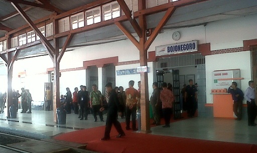 Wapres Mau Datang, Calon Penumpang KA di Bojonegoro Telantar