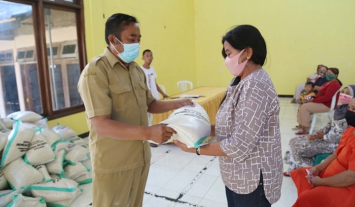 Bantuan Beras Covid-19 Pemkab Kediri Sampai ke Tangan Warga Terdampak Covid-19