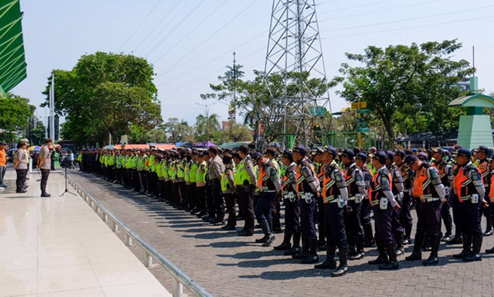 Kapolresta Sidoarjo Pimpin Pengamanan Persipura Lawan Persela di Stadion Gelora Delta