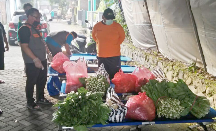 Sayur Mayur dan lauk pauk bantuan dari Si Jamal siap didistribusikan kepada 122 KK warga Perum Permata Jinggga yang diIsolasi.