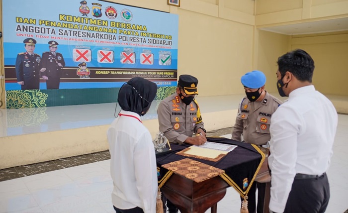 Cegah Penyalahgunaan Wewenang, Anggota Satresnarkoba Polresta Sidoarjo Teken Pakta Integritas