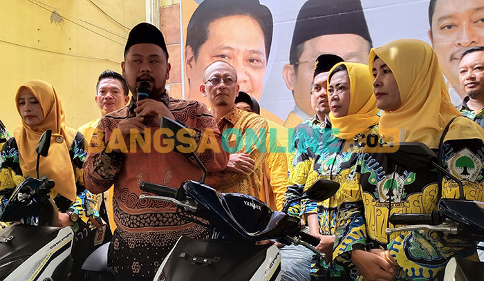 Hadir di Syukuran HUT ke-58 Golkar, Bupati Gresik Serahkan 13 Kendaraan Operasional
