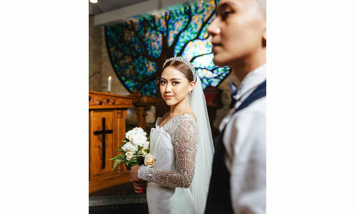Unggah Foto Pernikahan, Penggemar Sisca Saras Bertanya-tanya