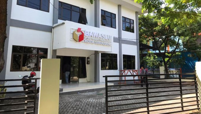 Kantor Bawaslu Surabaya.