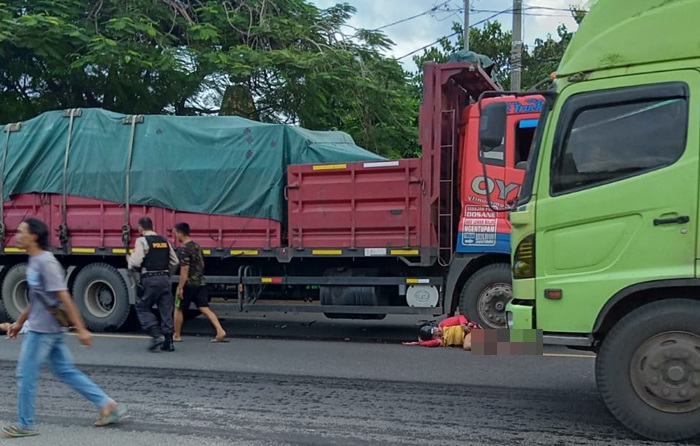 Naik Motor Diseruduk Truk dari Belakang, Ibu dan Anak di Tuban Luka Berat