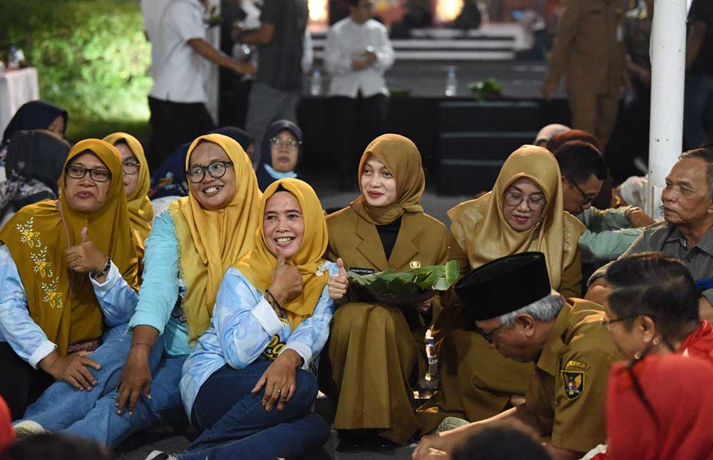 Tak Ada Sekat, Wali Kota dan Wakil Wali Kota Kediri Buka Bersama dengan Ribuan Masyarakat