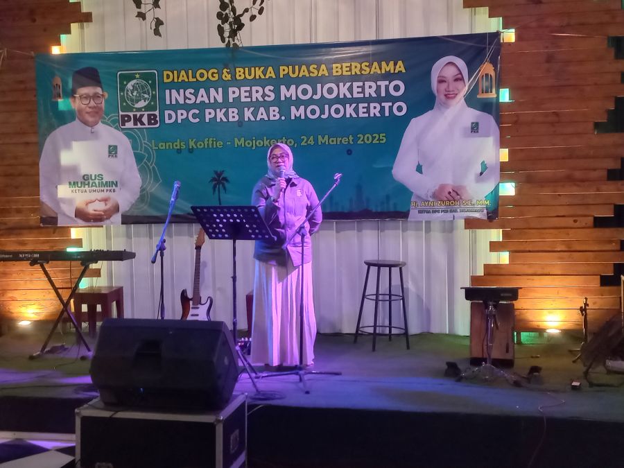 Ayni Zuroh saat memberikan sambutan