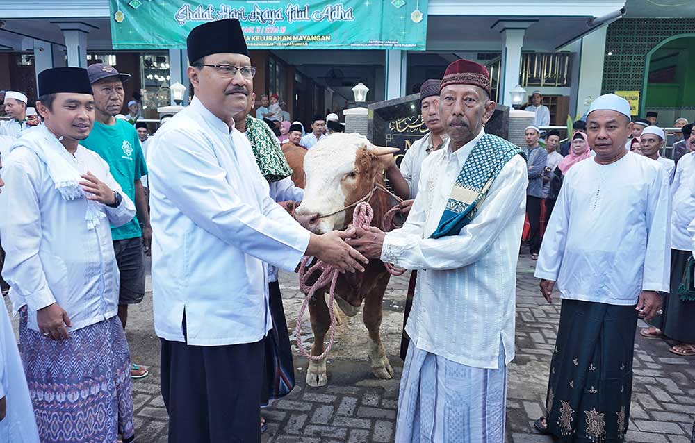 Salat Iduladha Bersama Warga Mayangan, Gus Ipul: Semoga Diberi Kesempatan Berhaji Bagi yang Belum