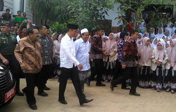 Presiden Jokowi saat berkunjung di Ponpes Tremas Pacitan. foto: ist