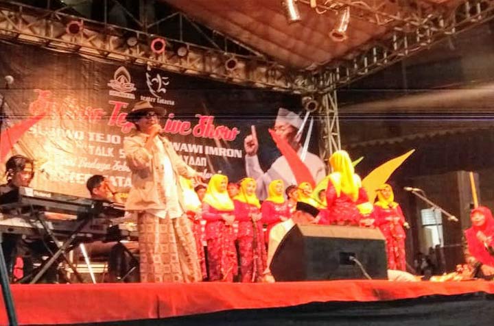 Sujiwo Tejo 'Menghipnotis' Ribuan Mahasiswa Pamekasan