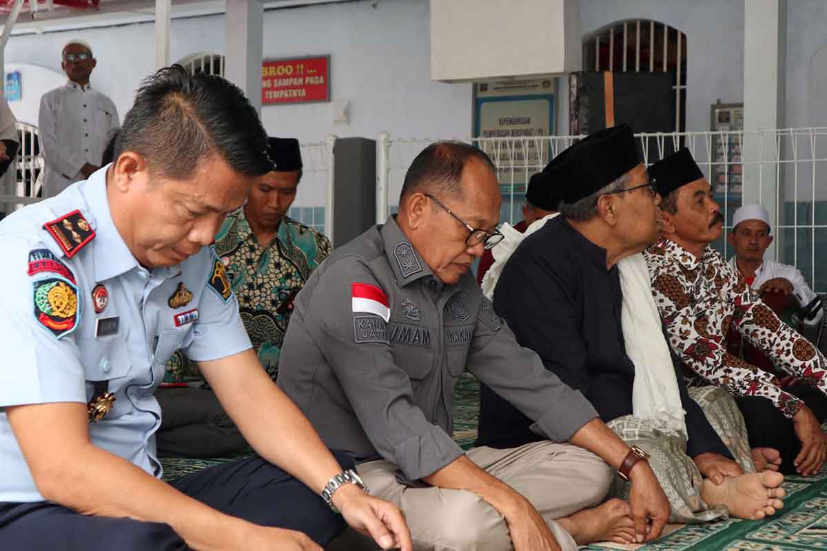 Peringatan Isra Miraj di lapas Ngawi, Kakanwil Jatim bersama kalapas juga turut mendengarkan siraman rohani dari Ustadz asal Madiun.
