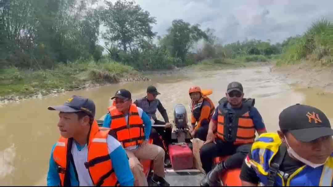 Antisipasi Banjir, Bupati Gresik Susuri Kali Lamong dan Cek Proyek Jembatan
