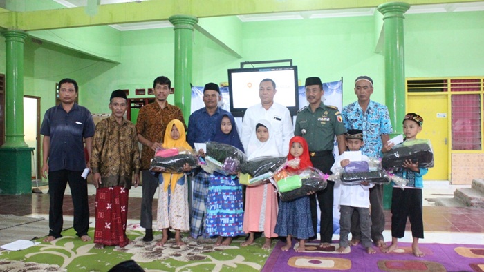 Jajaran Minarak Brantas Gas foto bersama para anak yatim usai pemberian santunan.