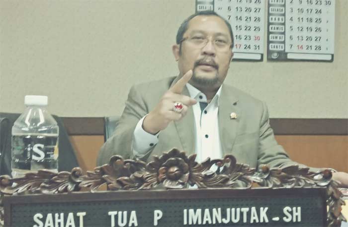 Sahat Tua Simanjuntak, S.H, Sekretaris DPD Partai Golkar Jatim. foto: DIDI ROSADI/ BANGSAONLINE