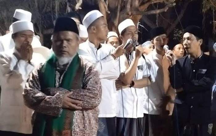 Pasca Dibongkar, Peziarah dari Luar Daerah Istighotsah di Makam Syakh Mohammad Gresik