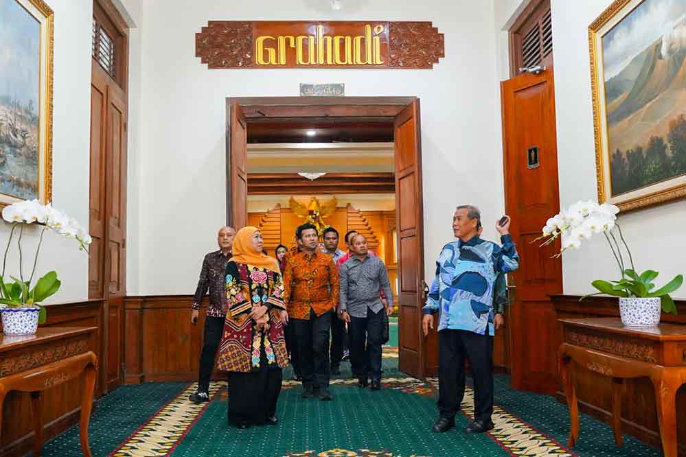 Gubernur Jatim, Khofifah Indar Parawansa bersama Menteri Besar Negeri Sembilan YAB Dato' Seri Utama H. Aminuddin Bin Harun di Gedung Negara Grahadi Surabaya. (Ist)