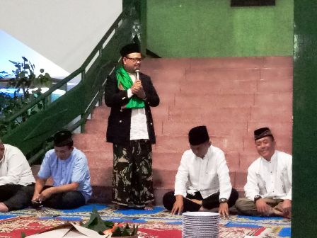 Jajaran Korem mendengarkan taushiyah.