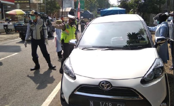Raziai di titik masuk kabupaten Blitar oleh tim gabugan.