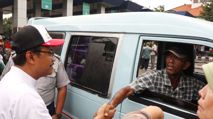 Sambangi Terminal Osowilangun, Gus Ipul Dicurhati Sopir dan Pedagang