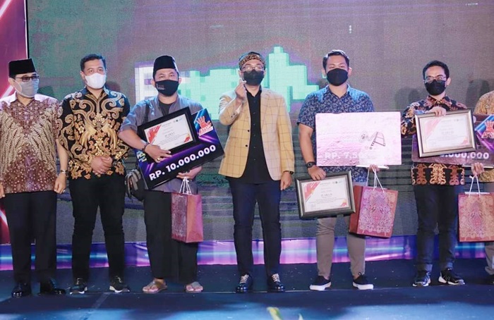 Bupati Pamekasan H. Baddrut Tamam saat membuka Festival Film Pendek tingkat Provinsi Jawa Timur.
