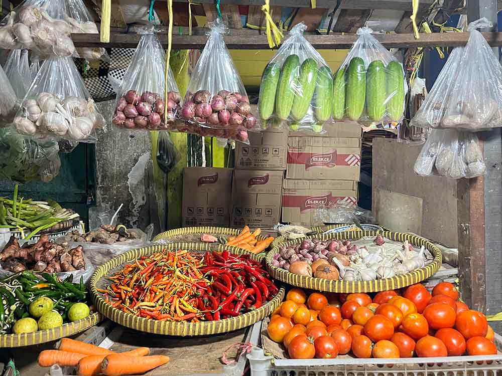 Update Harga Sembako Jatim Senin 2 Juni 2025: Cabai Rawit Merah Rp29.274/kg, Tomat Rp12.462/kg