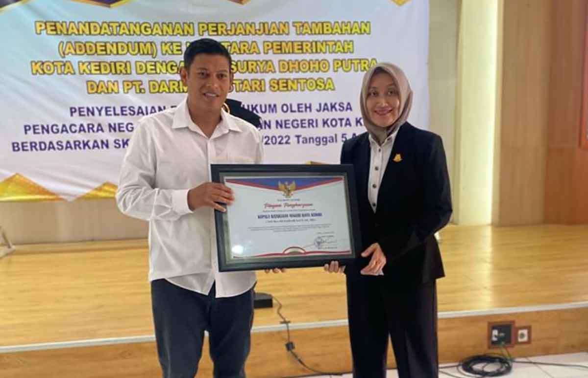 Pemkot Beri Piagam Penghargaan untuk Kajari Kota Kediri