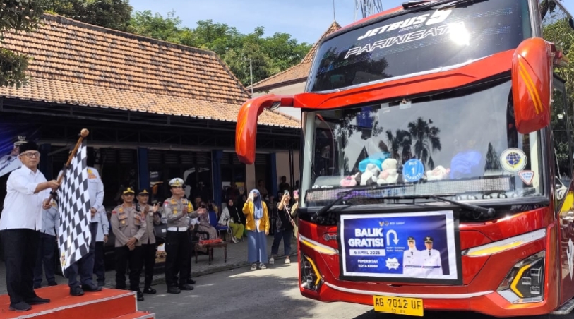 Wakil Wali Kota Kediri Berangkatkan Bus Program Balik Gratis