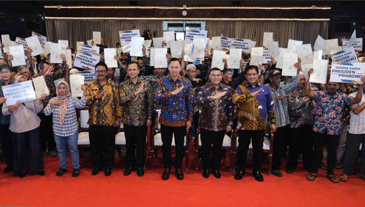 Bentuk Pengakuan Negara, 642 KK Transmigran di Sukabumi Terima Sertifikat Hak Milik