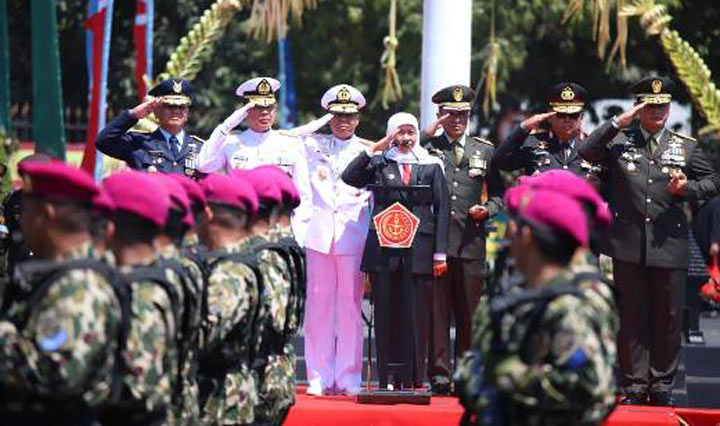 Ingatkan Perang Cyber, Gubernur Khofifah Minta TNI Pangkas Bibit Radikalisme dan Terorisme