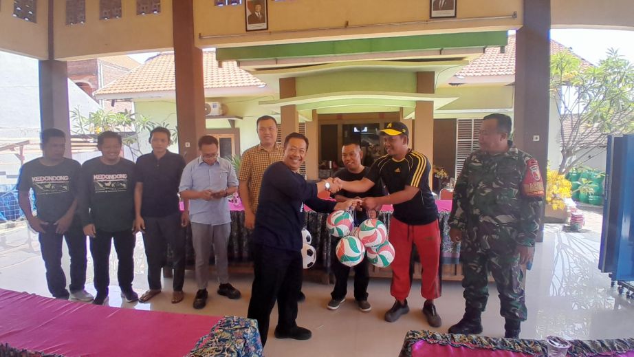 Dukung TMMD 126, Disporapar Sidoarjo Beri Bantuan Alat Olahraga