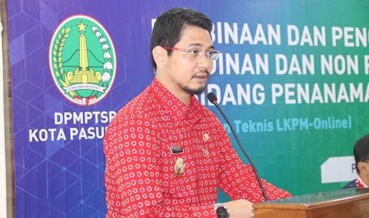 Plt. Wali Kota Pasuruan Raharto Teno Prasetyo membuka bimtek LKPM.