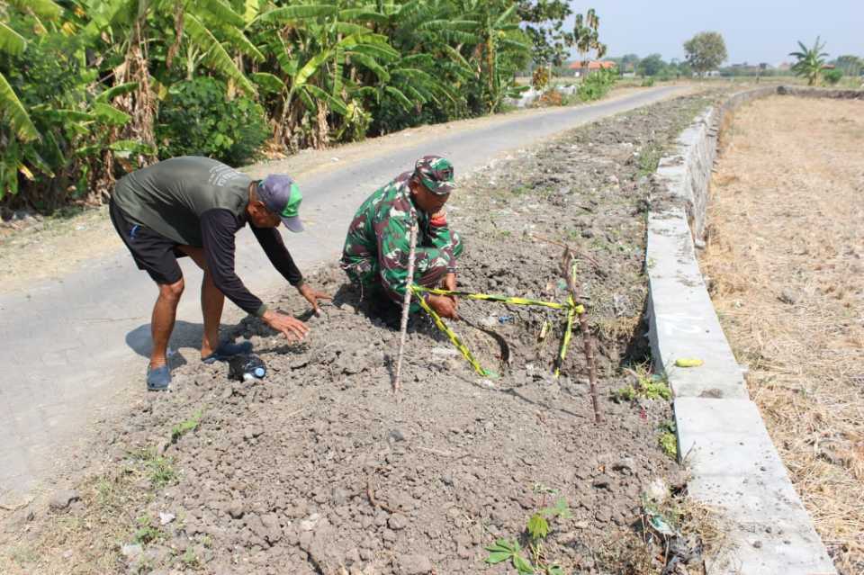 TMMD ke-126 Sidoarjo di Tulangan Siap Pasang PJU, Ciptakan Desa Terang dan Nyaman
