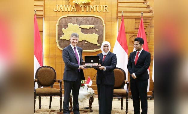 Inggris Siapkan Investasi Rp 50 T untuk Indonesia, Dubes Owen MOU dengan Gubernur Khofifah