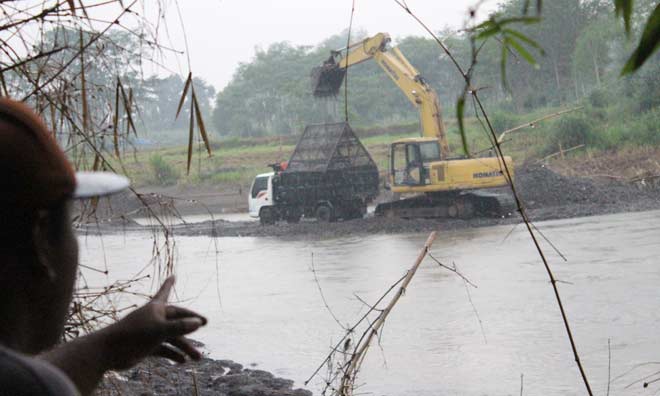 Warga Desa Bukur Tulungagung Resah, Penambang Pasir Ancam Gerus Tanah Mereka