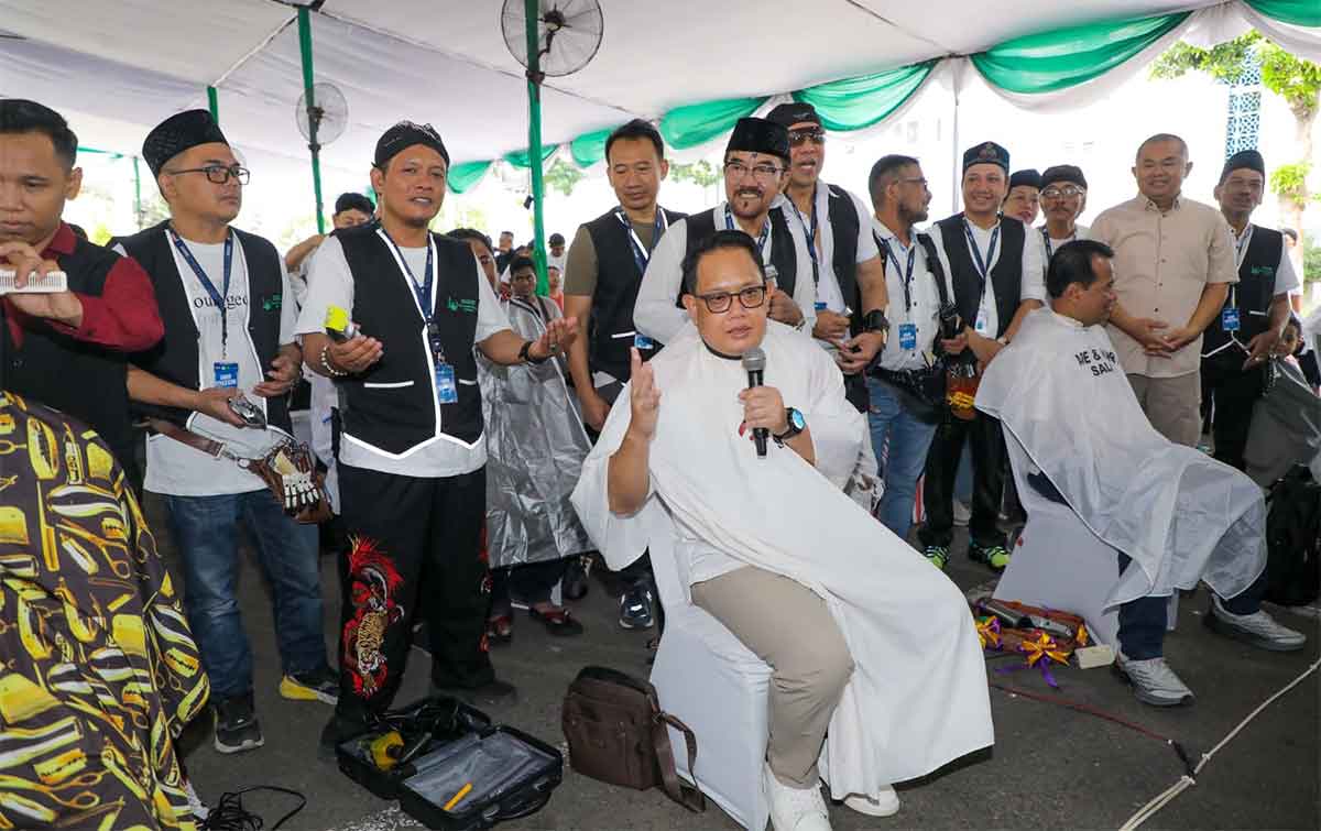 Potong Rambut Gratis di Masjid Al-Akbar, Pj Gubernur Jatim: Sambut Ramadan dengan Klimis dan Necis