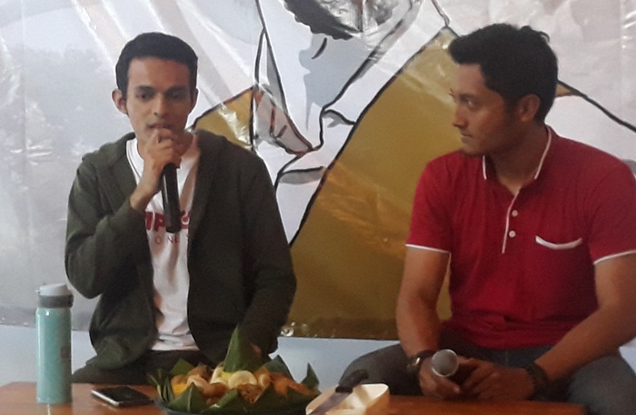 Gamal Albinsaid (kiri) dalam satu kegiatan di Surabaya, beberapa waktu yang lalu. Foto : dok