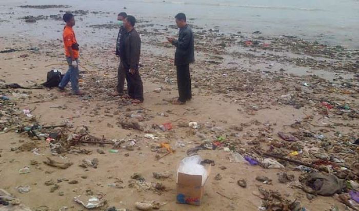 Lokasi penemuan bayi di Pantai Desa Gesikharjo, Kecamatan Palang, Tuban, sebulan yang lalu. foto: suwandi/ BANGSAONLINE
