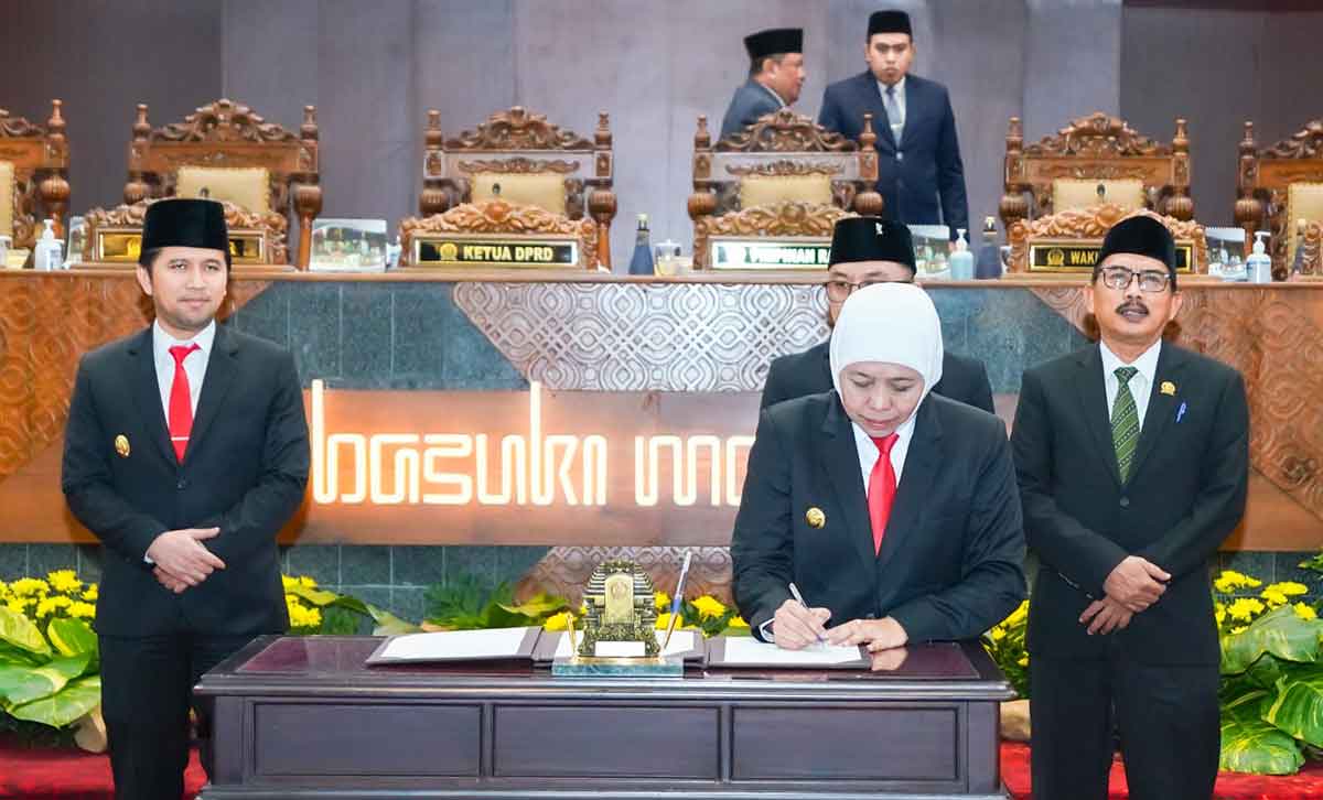 Raperda RPJMD Jatim 2025-2029 Disahkan, Khofifah Optimis Wujudkan Jatim Maju dan Berkelanjutan