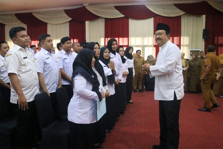 Serahkan SK Pengangkatan PPPK Tenaga Teknis dan Guru, Gus Ipul: Wujudkan Kinerja yang Berdampak