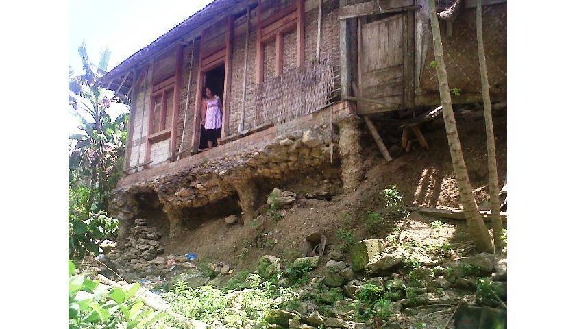 Sejumlah Rumah di Tepian Sungai Suko Bojonegoro Terancam Longsor