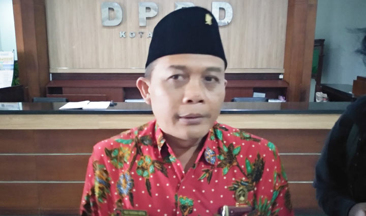 Ketua sementara DPRD Kota Malang I Made Riandiana Kartika, saat ditemui usai sidang paripurna penetapan pimpinan definitif, Selasa (10/9). foto: IWAN/ BANGSAONLINE