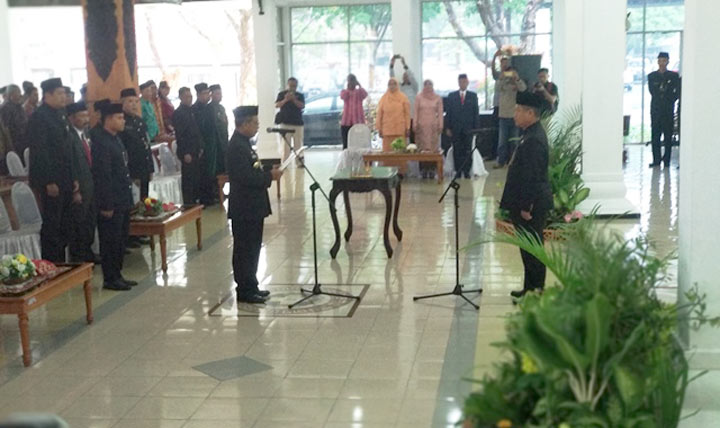 Prosesi pelantikan Sekkab Pacitan di aula Pendopo Pemkab Pacitan. (foto: Yuniardi Sutondo/BO)
