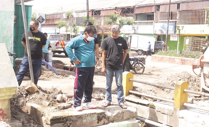 Sidak Pembangunan Pedestrian Tahap II, Plt Bupati Nganjuk Minta Seluruh Dinas Turun ke Lapangan