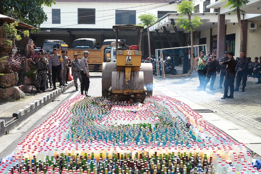 Hasil Operasi 2024 Polres Jombang, Ribuan Botol Miras Berbagai Merk Dimusnahkan